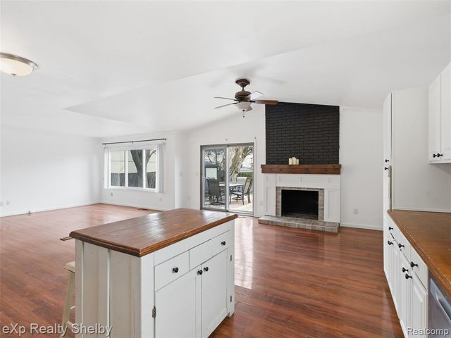 41670 Amberly Drive, Clinton Township, MI 48038