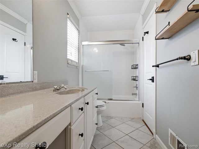 41670 Amberly Drive, Clinton Township, MI 48038