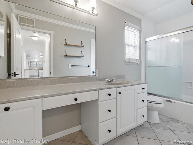 41670 Amberly Drive, Clinton Township, MI 48038