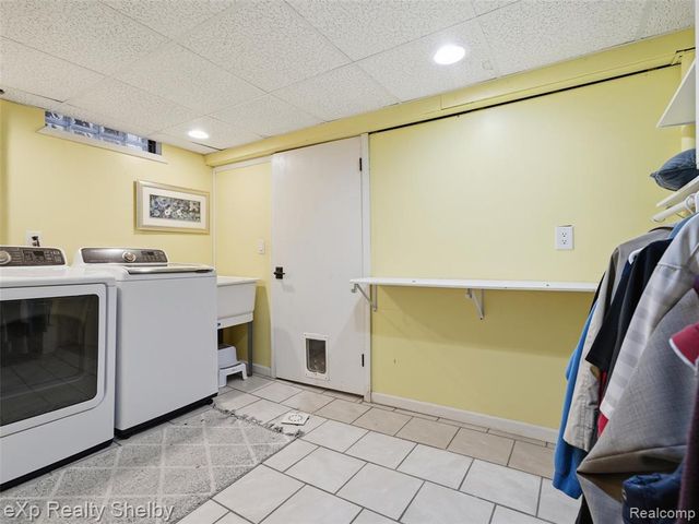 41670 Amberly Drive, Clinton Township, MI 48038