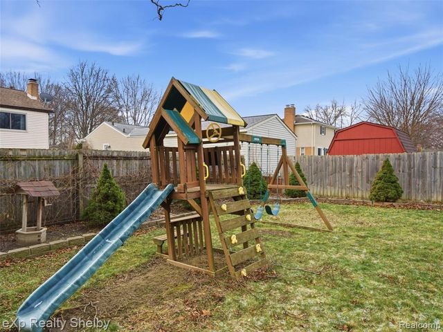 41670 Amberly Drive, Clinton Township, MI 48038