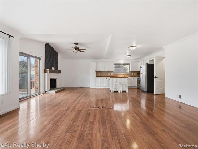 41670 Amberly Drive, Clinton Township, MI 48038