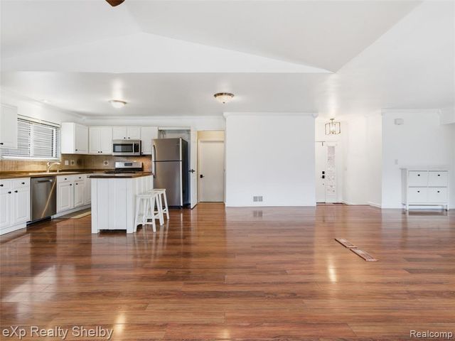 41670 Amberly Drive, Clinton Township, MI 48038