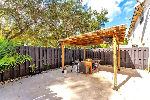 2406 NE 41st Pl, Homestead, FL 33033