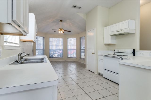 718 Indianpaint Drive, Mesquite, TX 75149