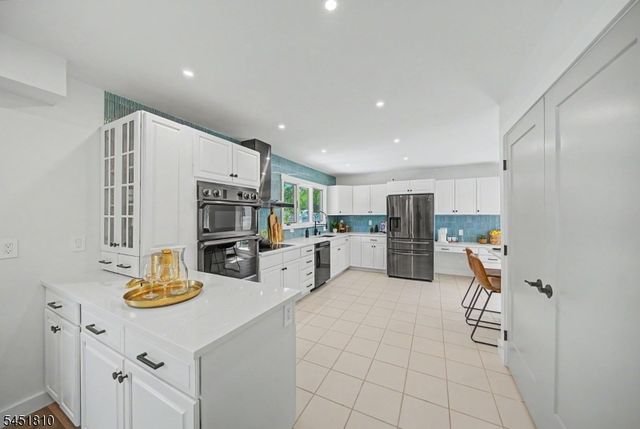 5 THREE RIVERS DRIVE, Jefferson Twp., NJ 07849