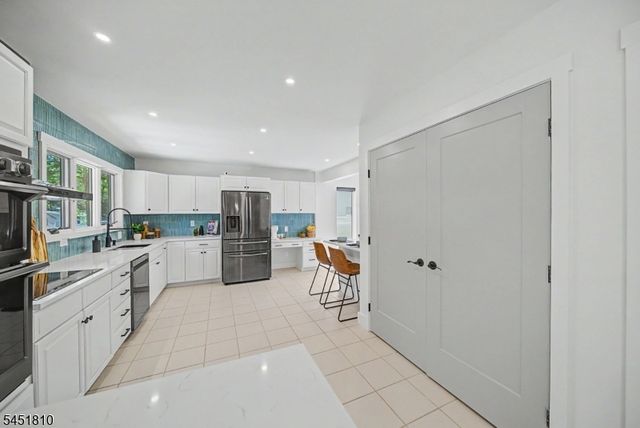 5 THREE RIVERS DRIVE, Jefferson Twp., NJ 07849
