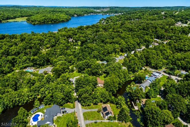 5 THREE RIVERS DRIVE, Jefferson Twp., NJ 07849