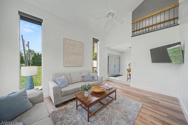 5 THREE RIVERS DRIVE, Jefferson Twp., NJ 07849