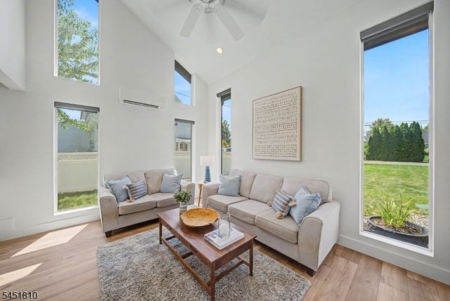 5 THREE RIVERS DRIVE, Jefferson Twp., NJ 07849