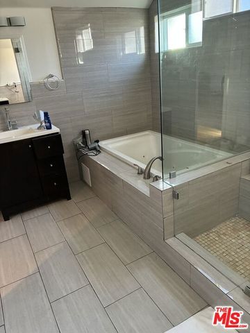 603 N Las Palmas Avenue, Los Angeles, CA 90004