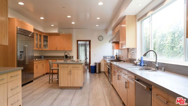 603 N Las Palmas Avenue, Los Angeles, CA 90004