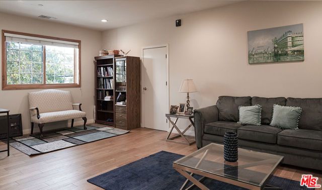 603 N Las Palmas Avenue, Los Angeles, CA 90004