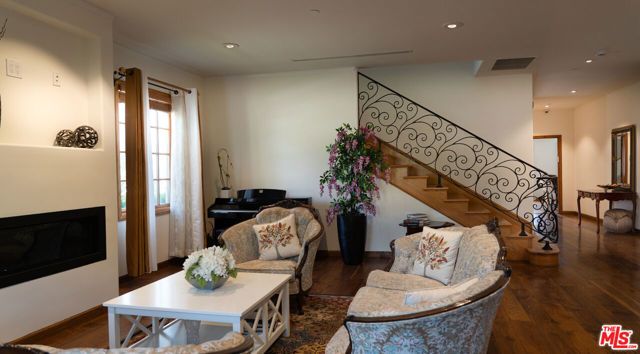 603 N Las Palmas Avenue, Los Angeles, CA 90004