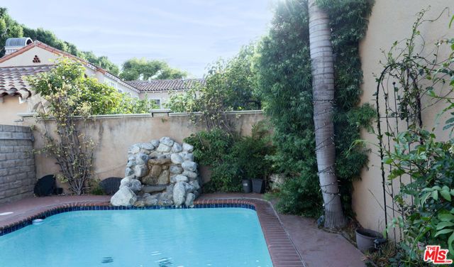 603 N Las Palmas Avenue, Los Angeles, CA 90004
