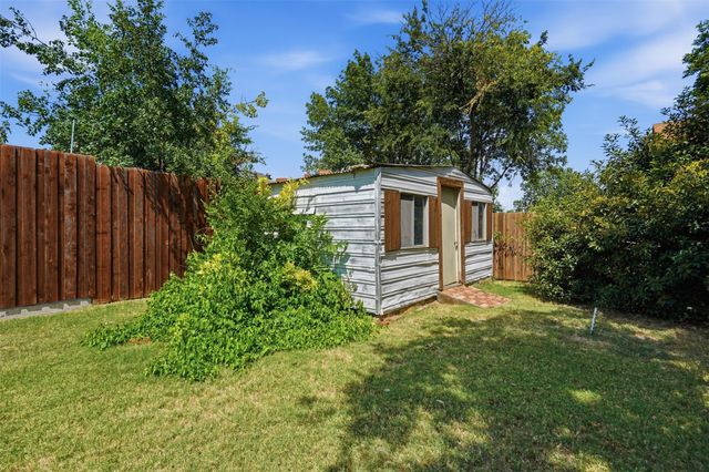 5709 Starlight Drive, Haltom City, TX 76117