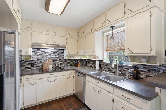 5709 Starlight Drive, Haltom City, TX 76117