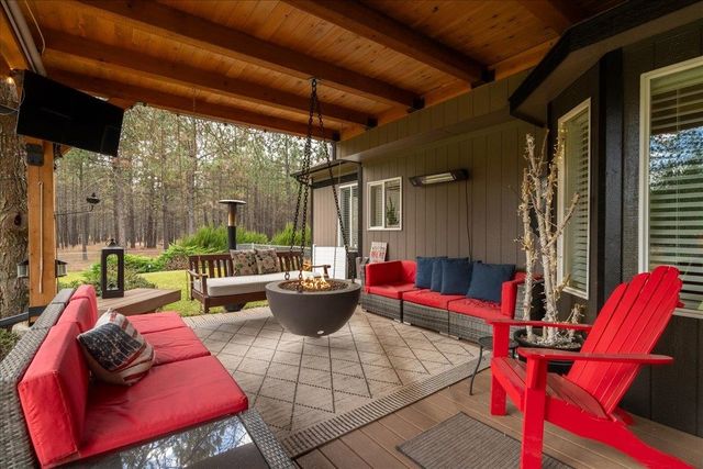 3710 E Jim Hill Rd, Chattaroy, WA 99003