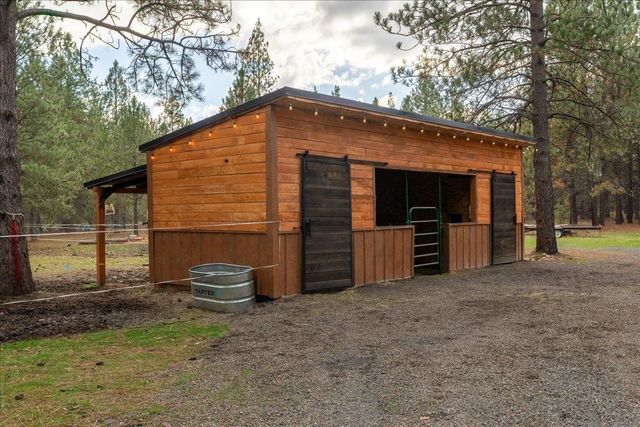 3710 E Jim Hill Rd, Chattaroy, WA 99003