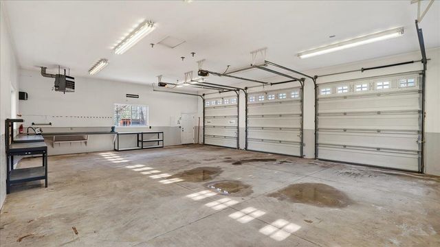 3710 E Jim Hill Rd, Chattaroy, WA 99003