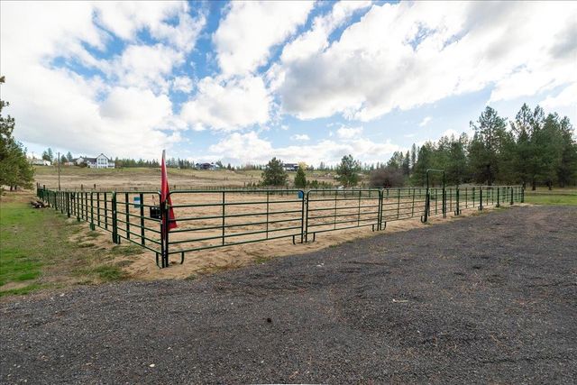 3710 E Jim Hill Rd, Chattaroy, WA 99003