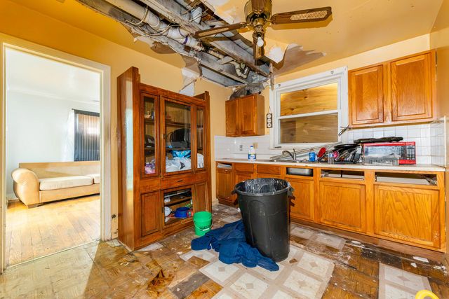 7536 S Damen Avenue, Chicago, IL 60620