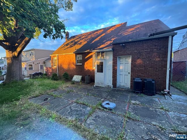 1-26 34th Street, Fair Lawn, NJ 07410