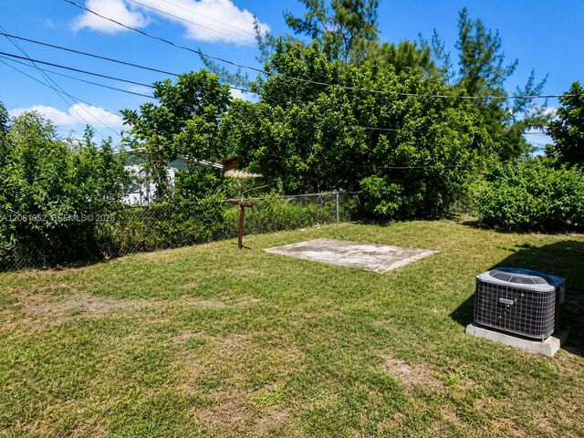 1610 W 11th St, Riviera Beach, FL 33404