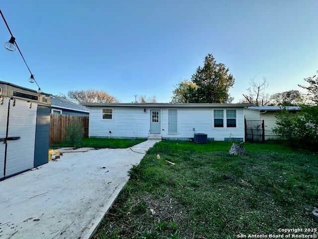 924 Allende, Seguin, TX 78155