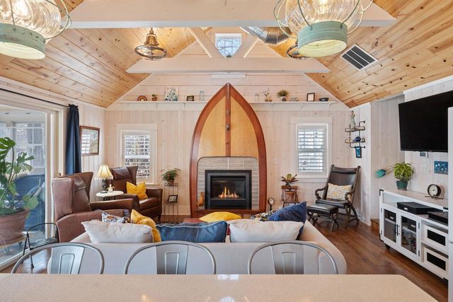 382 E Richardson Springs Road, Edgerton, WI 53534