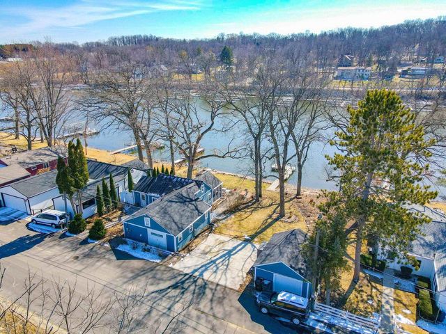 382 E Richardson Springs Road, Edgerton, WI 53534