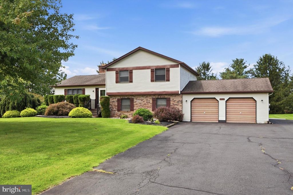 220 CALIFORNIA RD, QUAKERTOWN, PA 18951 — exterior