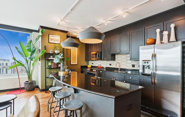 33 W ONTARIO Street 34EN, Chicago, IL 60654