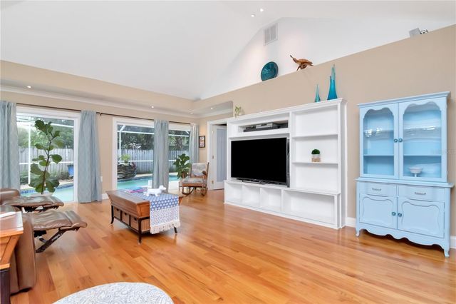 10212 NEWPORT CIRCLE, Tampa, FL 33612