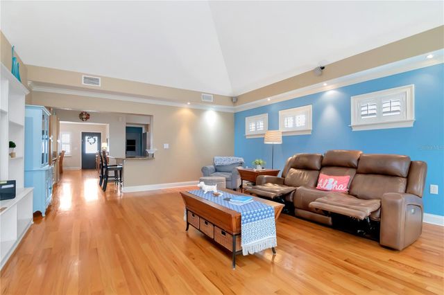 10212 NEWPORT CIRCLE, Tampa, FL 33612