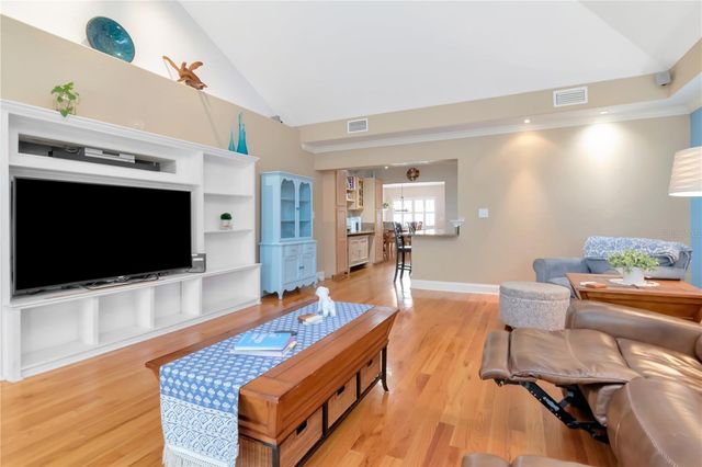 10212 NEWPORT CIRCLE, Tampa, FL 33612