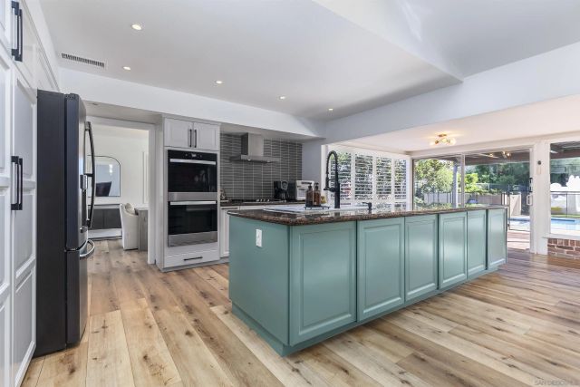 6641 Murray Park Dr, San Diego, CA 92120