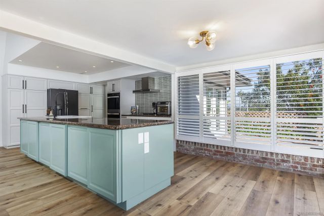 6641 Murray Park Dr, San Diego, CA 92120