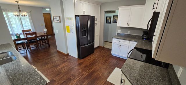 604 Hildreth Street, Charles City, IA 50616