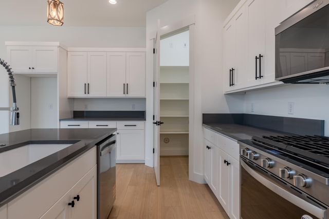 210 Bogey Lane, Eagle Point, OR 97524