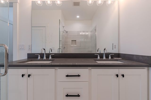 210 Bogey Lane, Eagle Point, OR 97524