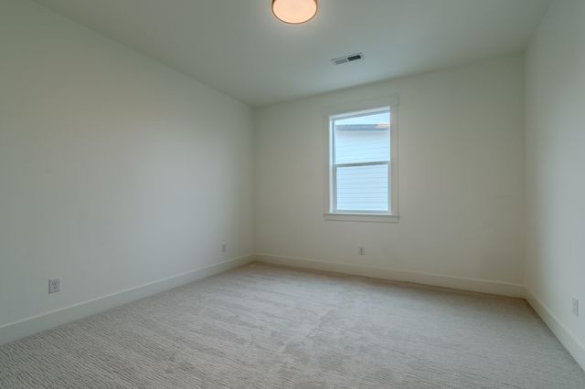 210 Bogey Lane, Eagle Point, OR 97524