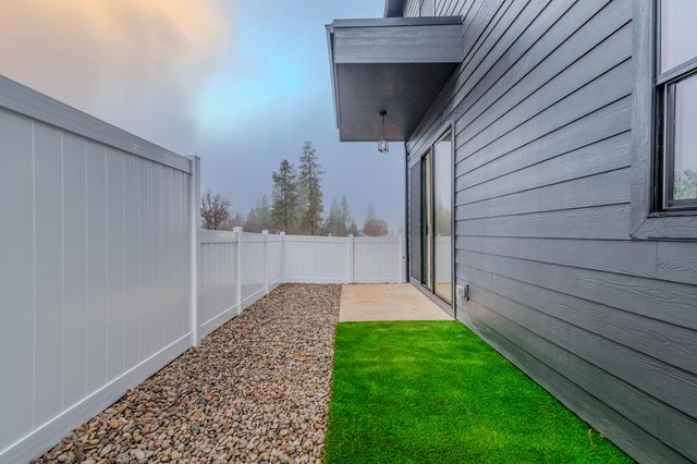 210 Bogey Lane, Eagle Point, OR 97524