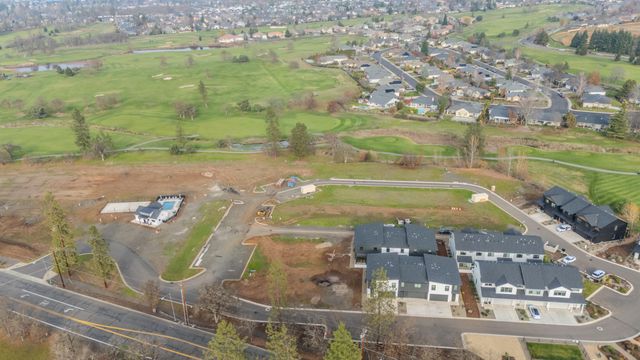 210 Bogey Lane, Eagle Point, OR 97524