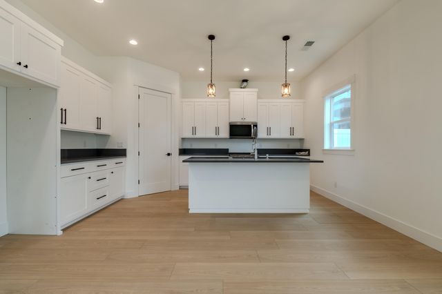 210 Bogey Lane, Eagle Point, OR 97524