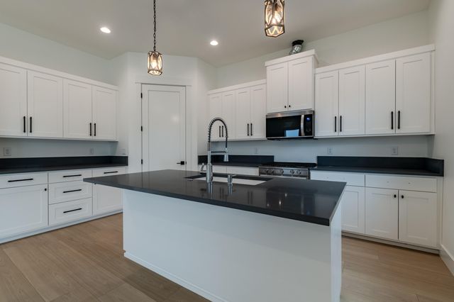 210 Bogey Lane, Eagle Point, OR 97524