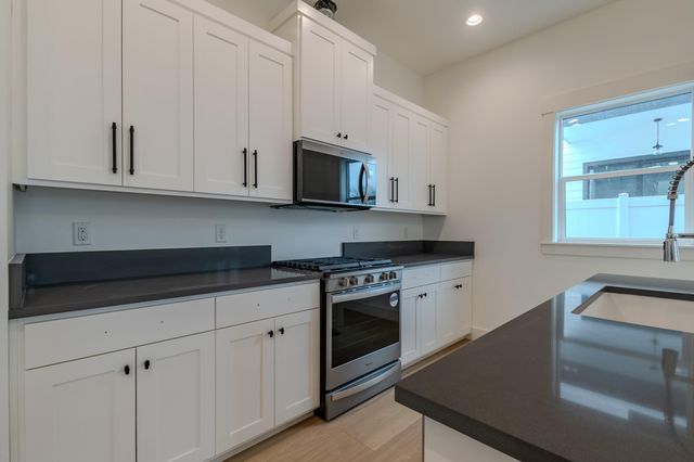 210 Bogey Lane, Eagle Point, OR 97524