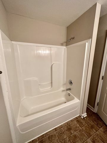855 Tracy Ln Apt 1B, Clarksville, TN 37040