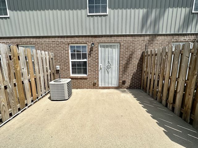 855 Tracy Ln Apt 1B, Clarksville, TN 37040