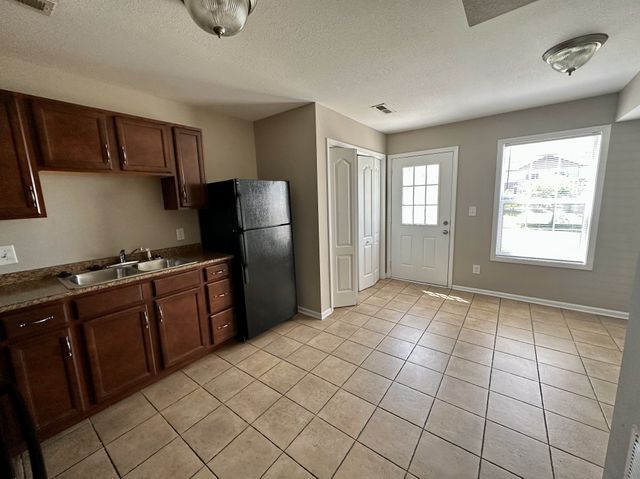 855 Tracy Ln Apt 1B, Clarksville, TN 37040